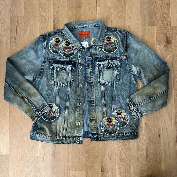NWT Who Decides War Men's Acid Wash, Patch Denim Jacket, Medium